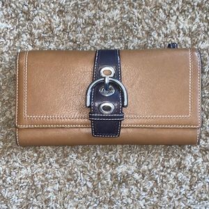 COACH leather trifold wallet lots of credit card slots